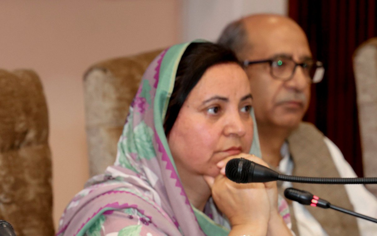 RisingKashmir's tweet photo. Stipend Hike Demand: Health Minister @sakinaitoo Seeks One Month, Intern Doctors Refuse to Call Off Strike

@CM_JnK @JKNC_ @official_aimsa
@DrMohammadMomin

https://t.co/OYdDZwkn7U https://t.co/eXXA5kKlzy
