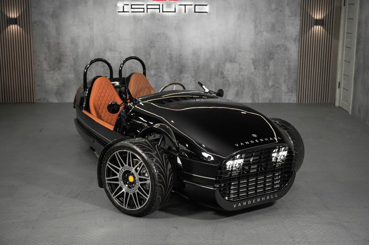 thehustler0023's tweet photo. Three wheels, exposed cockpit, open air. Pure mechanical minimalism.
Rate this Vanderhall spec 1–10 👇
#Vanderhall #VanderhallVenice #Autocycle #ThreeWheeler #CarSpotting #CarLifestyle https://t.co/WqIFOhGKbq