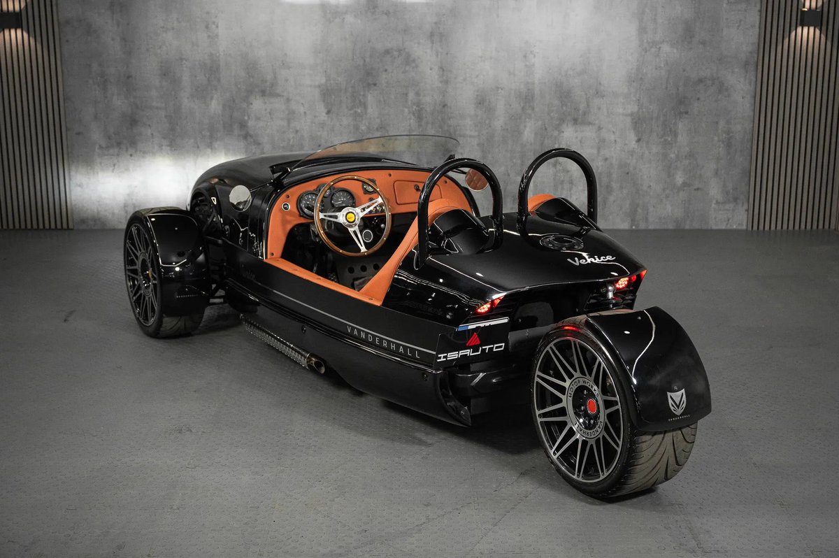 thehustler0023's tweet photo. Three wheels, exposed cockpit, open air. Pure mechanical minimalism.
Rate this Vanderhall spec 1–10 👇
#Vanderhall #VanderhallVenice #Autocycle #ThreeWheeler #CarSpotting #CarLifestyle https://t.co/WqIFOhGKbq