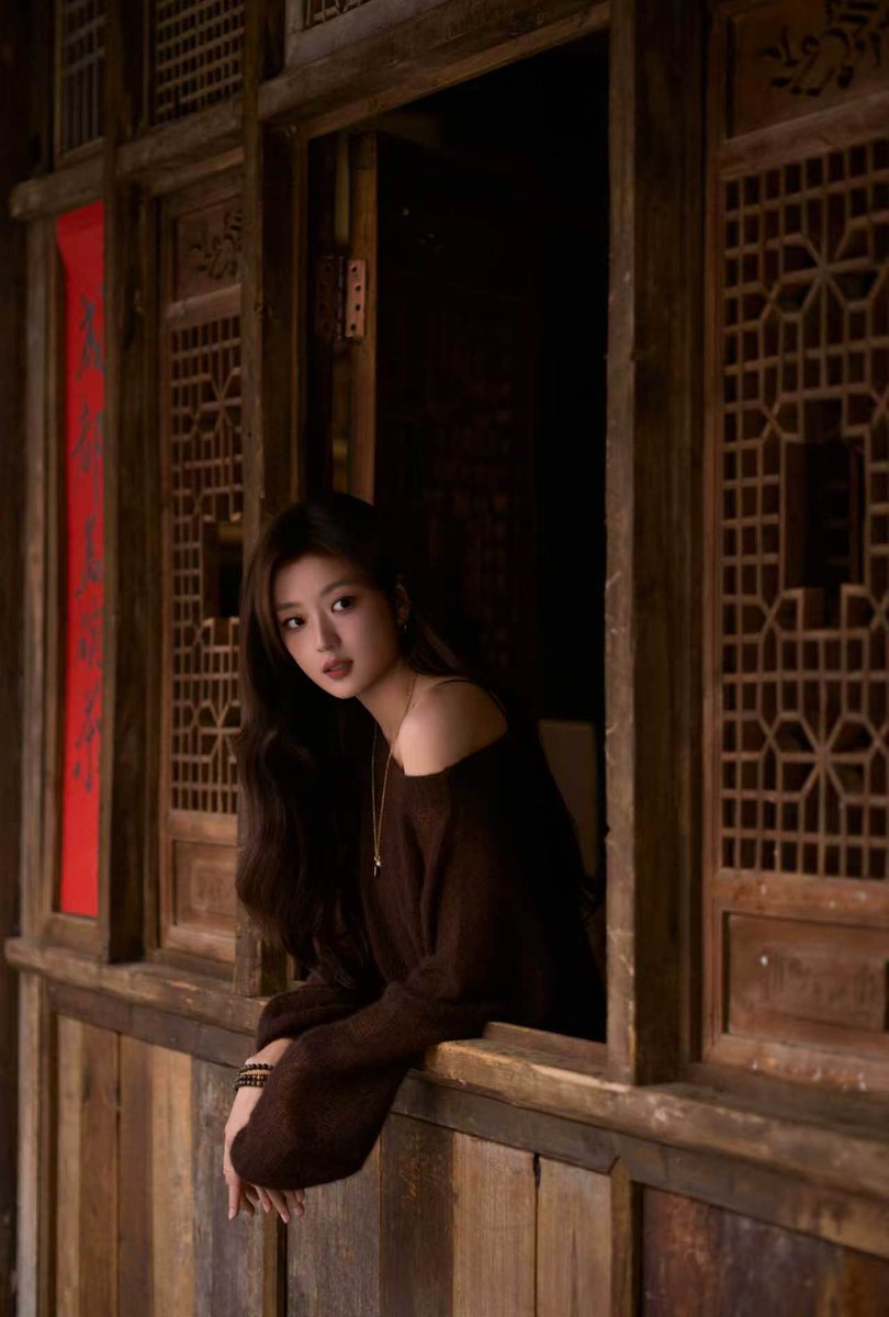 cabustic's tweet photo. 260904 Sun Qian studio weibo update 🤎🍂

#SunQian #孙千 #손천 
#TheEarlySpring #早春晴朗 https://t.co/IXml6xdUi2