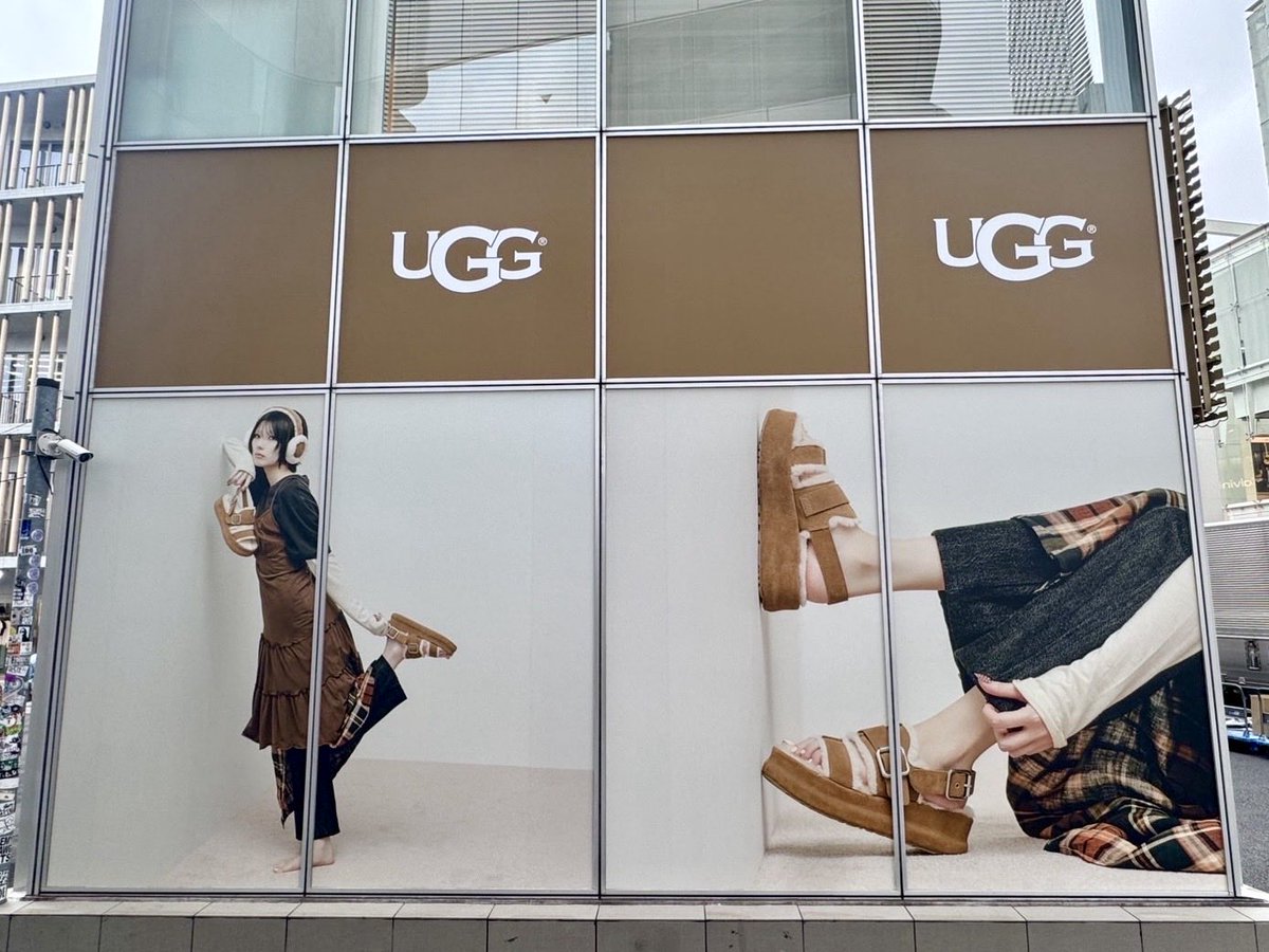 sakurazaka46's tweet photo. 「UGG」のA/Wキャンペーンモデルを務める
#藤吉夏鈴 が、
#UGG原宿 に掲載されております📸✨
 
🗓️9月16日(水)まで
📍UGG原宿 こと UGG Tokyo Flagship Storeの外壁
 
ぜひチェックしてください🌸
#櫻坂46
#UGG #UGGサンダル
@UGGJapan https://t.co/AwaTnHsRlZ