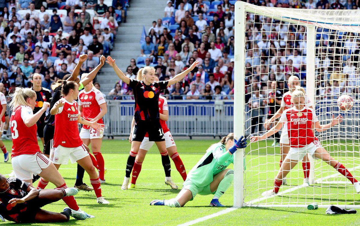 fenottes's tweet photo. Ligue des champions : #Chelsea et #Arsenal sur la route d’OL #Lyonnes
#Tirage #UWCL 
(Le Progrès : https://t.co/mNXR7MIMrV) https://t.co/f1tCHETT4P