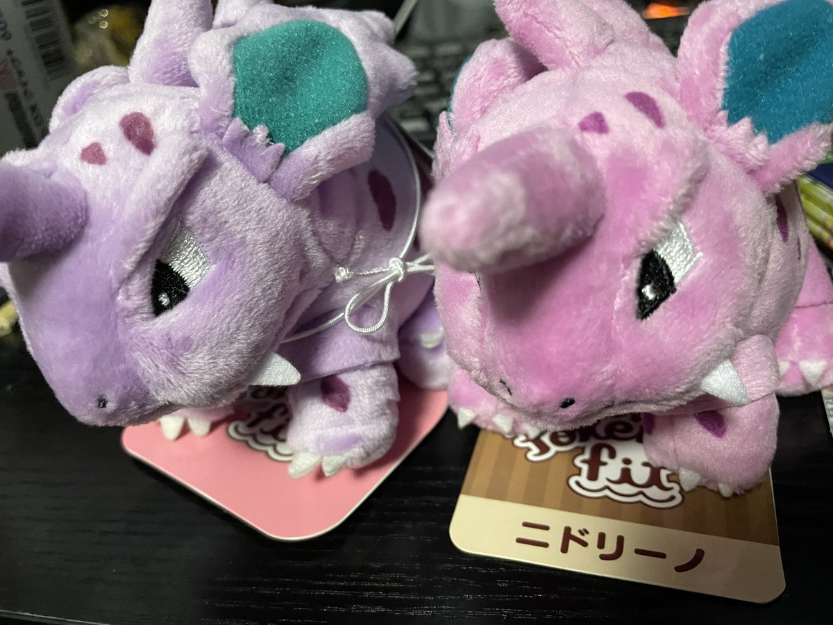 ichetel's tweet photo. 今日ポケセンで出会ったけど、やっぱり色違うよね？ https://t.co/FaNXNL1WwY