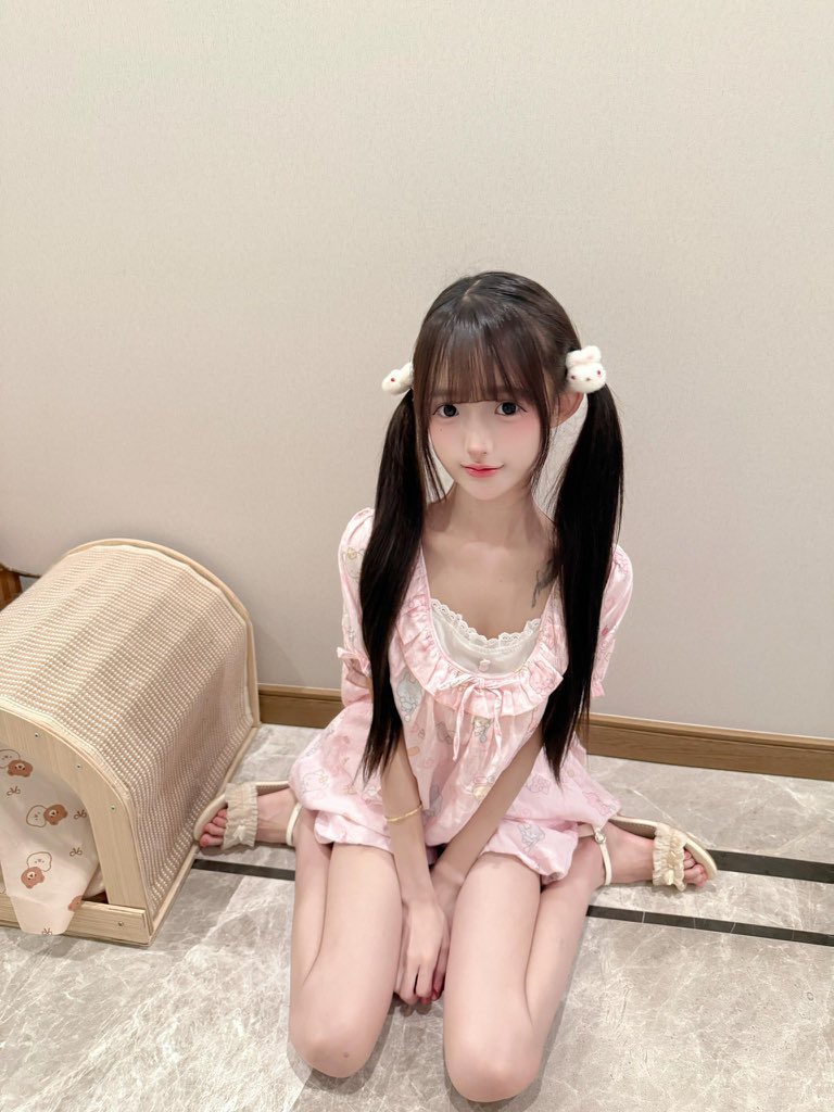 danielle55oa1's tweet photo. 新 人 刚 玩x…..开学啦！！！

  六年级小学生！！！班花小bb真粉
     
 谁要锐评的来了嗷！看完别打✈️呦哈哈🥰 https://t.co/N6gEL8Zide
