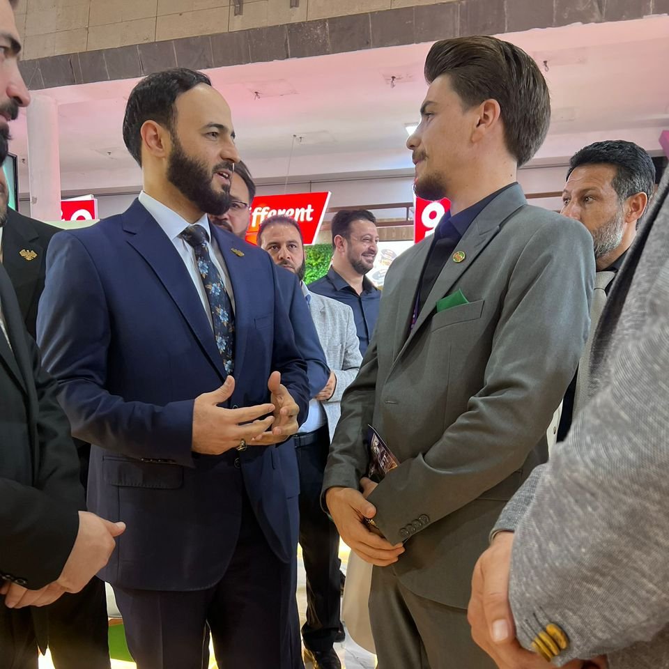 BaladnaEU's tweet photo. ختامها مسك وزيارة لطيفة من محافظ حلب السيد عزام غريب والسيد محمد حمزة مدير معرض دمشق الدولي والأسواق الدولية والوفد المرافق لهما 🏛️
الاطلاع على أصناف بلدنا الفاخرة والأصناف والبراندات الألمانية التي ستكون متوفرة في الأسواق السورية قريبا

بلدنا سوريا تشرق على العالم من جديد ✨ https://t.co/ZcYteLP3Hk