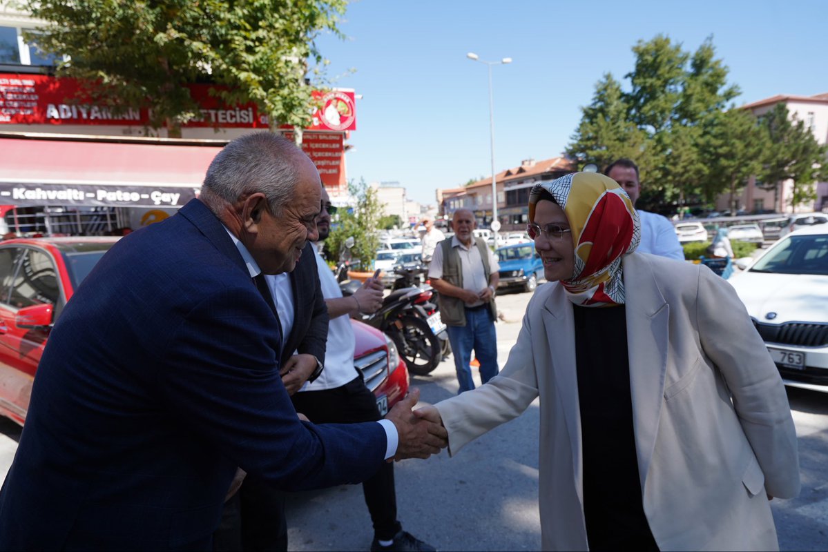 aysebohurler's tweet photo. Yahyalı’dayız… 📍

​Teşkilatımız, meclis üyelerimiz, kadın ve gençlik kollarımızla bir araya geldik.

​📌 "Terörsüz Türkiye" hedefimizin ülkemize kazandıracağı stratejik ufku konuştuk.

📌 Üretimin gücü olan çiftçilerimizin taleplerini dinledik, notlarımızı aldık.

​Çözüm için kararlılıkla çalışmaya devam ediyoruz.