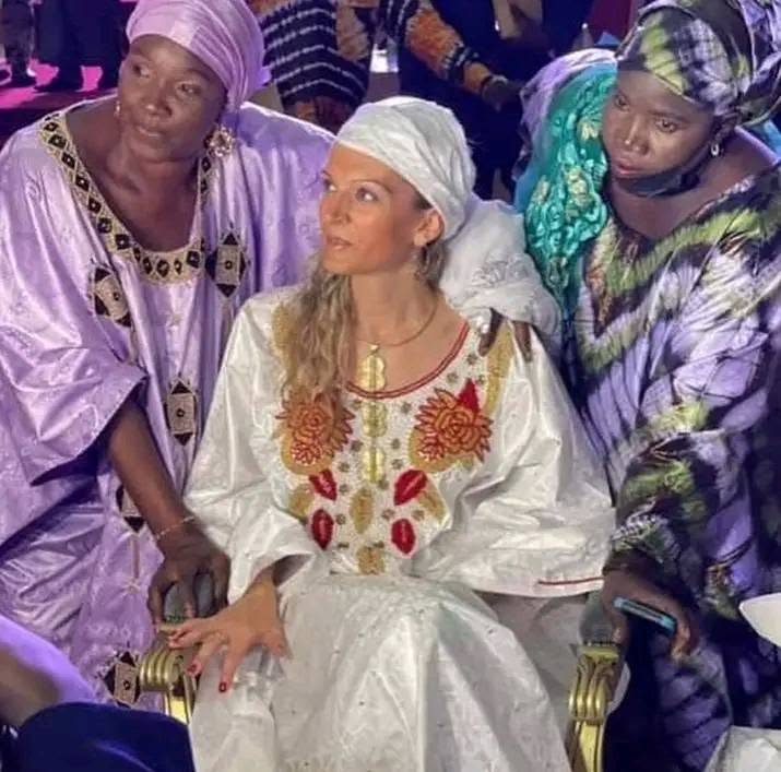 CerfiaFR's tweet photo. 🇬🇳🇫🇷👼 FLASH | Le président guinéen Mamadi Doumbouya et son épouse Lauriane Darboux Doumbouya, Française et ancienne gendarme en France, ont annoncé la naissance de leur fille. https://t.co/UZK3MkPaVG