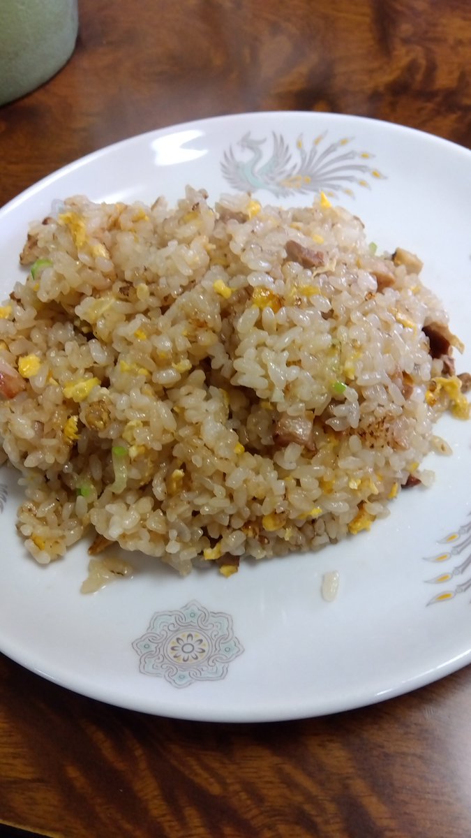 koichi737's tweet photo. ワンタン半炒飯セット/玉子丼@銀龍/前川
仕事を早く終わらせて職人さんと大好きな銀龍へ！いつものセットに初の玉子丼。つゆびしゃびしゃタイプのシンプル玉子丼。炒飯とワンタンは最強！所で、最近お母さんを見掛けないから聞いてみたら亡くなられてたみたいで大ショック💦急にだって。お母さん🙇🙇🙇 https://t.co/VQKUu3lZ9Z