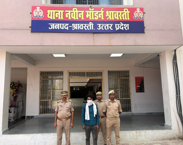 jmdnewsflash's tweet photo. #श्रावस्ती | 

🔘25 हजार का इनामी गैंगस्टर गिरफ्तार
🔘जेतवन मोड़ से राहुल यादव दबोचा गया
🔘नवीन मॉडर्न थाना पुलिस की बड़ी सफलता
🔘गैंगस्टर केस में चल रहा था फरार
🔘बलरामपुर में कई मुकदमे दर्ज
🔘आर्म्स एक्ट में भी केस दर्ज

#Shravasti #ShravastiNews #GangsterAct  #WantedCriminal #25000Reward #JMDNewsFLASH @shravastipolice