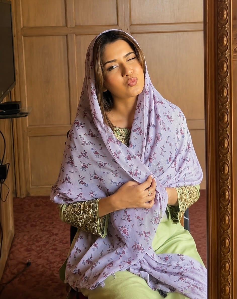 allieeeecat_'s tweet photo. So pretty in kashmiri attire
#akankshachoudhary https://t.co/IMf03wILyn