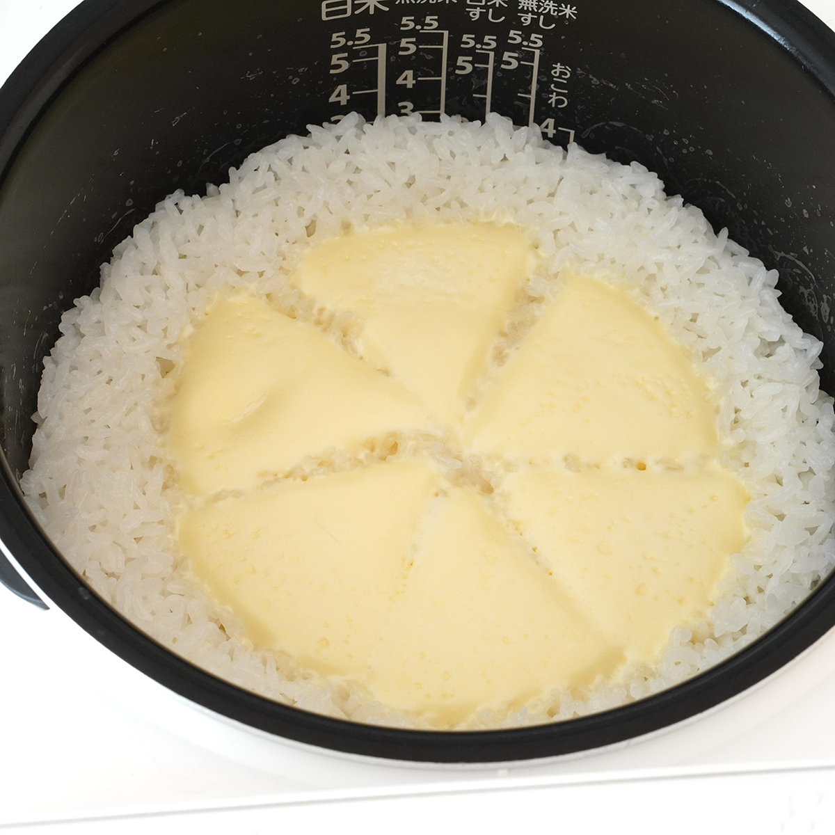 6Pofficial's tweet photo. 久々に「６Ｐチーズ」炊き込みご飯！

ここにハヤシをかけていただきます😆🧀🍛

#ハヤシの日 https://t.co/ijvvGBmdpt