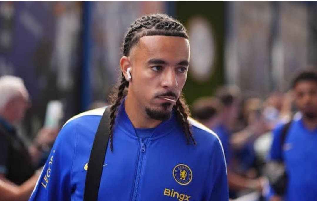 jehmyE's tweet photo. 🚨🔵 Malo Gusto might frustrate us as fans sometimes 😂, but you have to respect the guy.

He is one of the most versatile players in this squad. Right-back, left-back, wing-back, midfield, winger… wherever the manager needs him, he is ready to play and give his best.

And that humility is something I really appreciate. He doesn’t complain about his position or act like he’s above the role. He just wants to help the team.

Every squad needs a player like Gusto. 🔵💙
