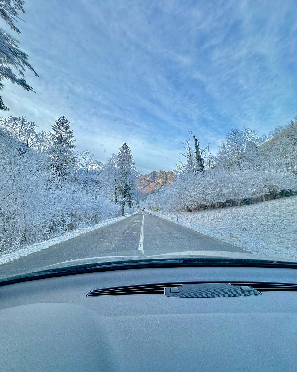 AlvaroPalys's tweet photo. Skiing and snowboarding in the snow https://t.co/CHZyIEAINl