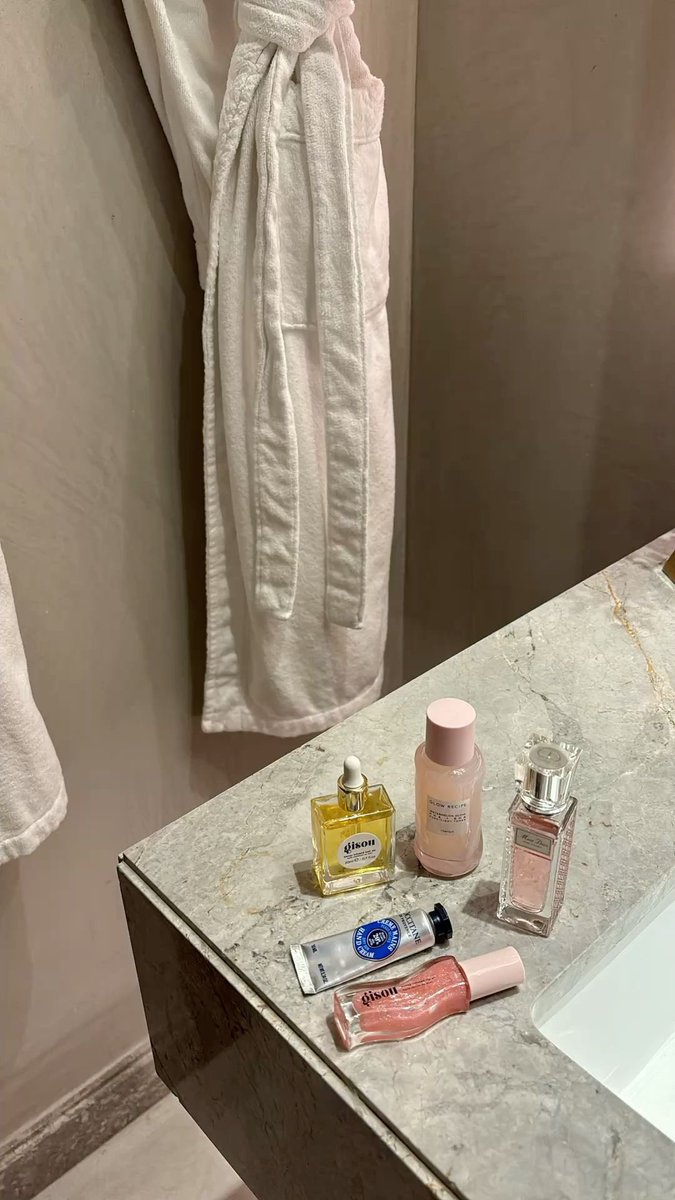 6lll_d's tweet photo. Friday routine
🪄💆🏼‍♀️ https://t.co/VjO3yF4DxF