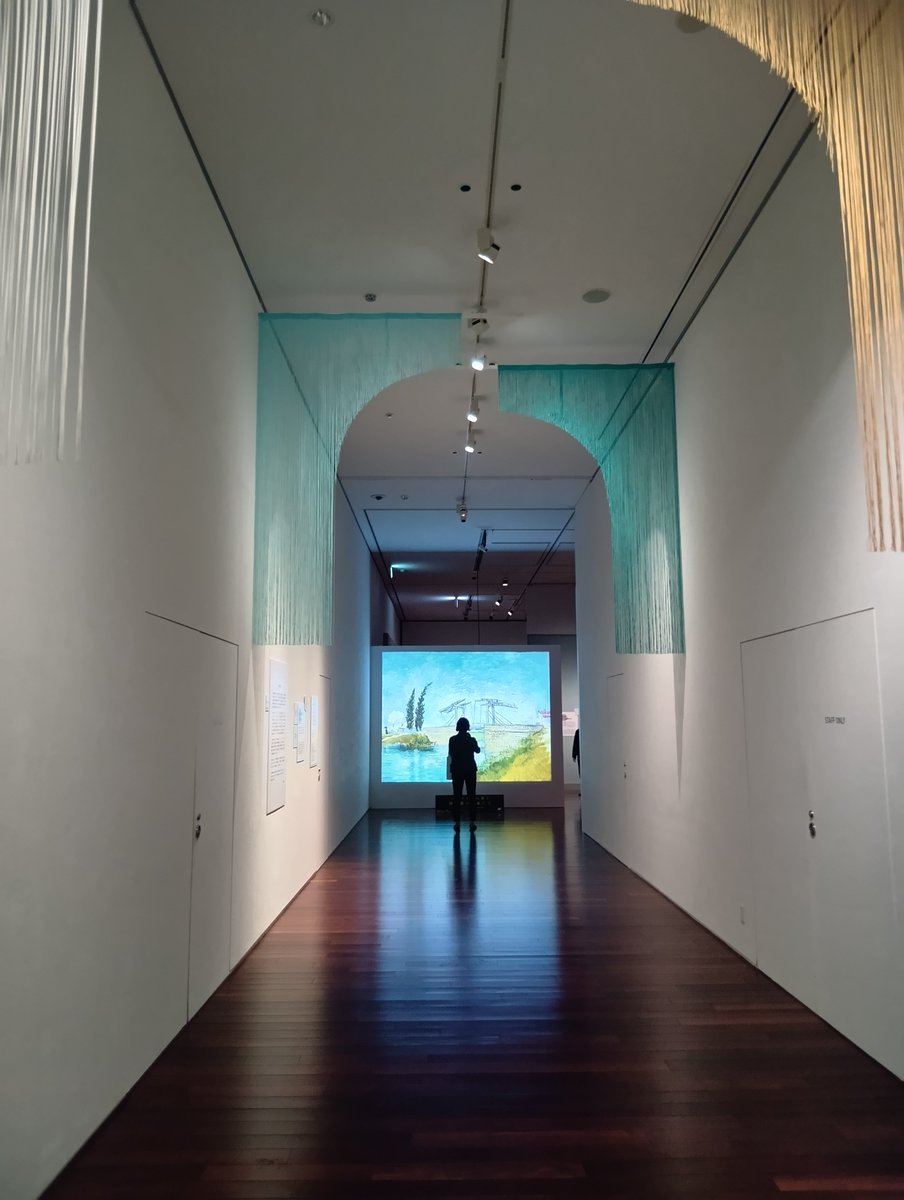 Wyeth__Osaka's tweet photo. マネ、モネ、ルノワール、セザンヌ、シニャック、ユトリロ…
#ゴッホと印象派展 には思わず足を止めたくなる作品が盛りだくさん…
第6章以外、写真撮影🆗

本展ではゴッホがアルル時代、跳ね橋を題材に制作した連作の最終作が来日。来年 #大ゴッホ展 で来日する彼が初めて描いた跳ね橋と見比べよう！ https://t.co/PKtJRPjykM