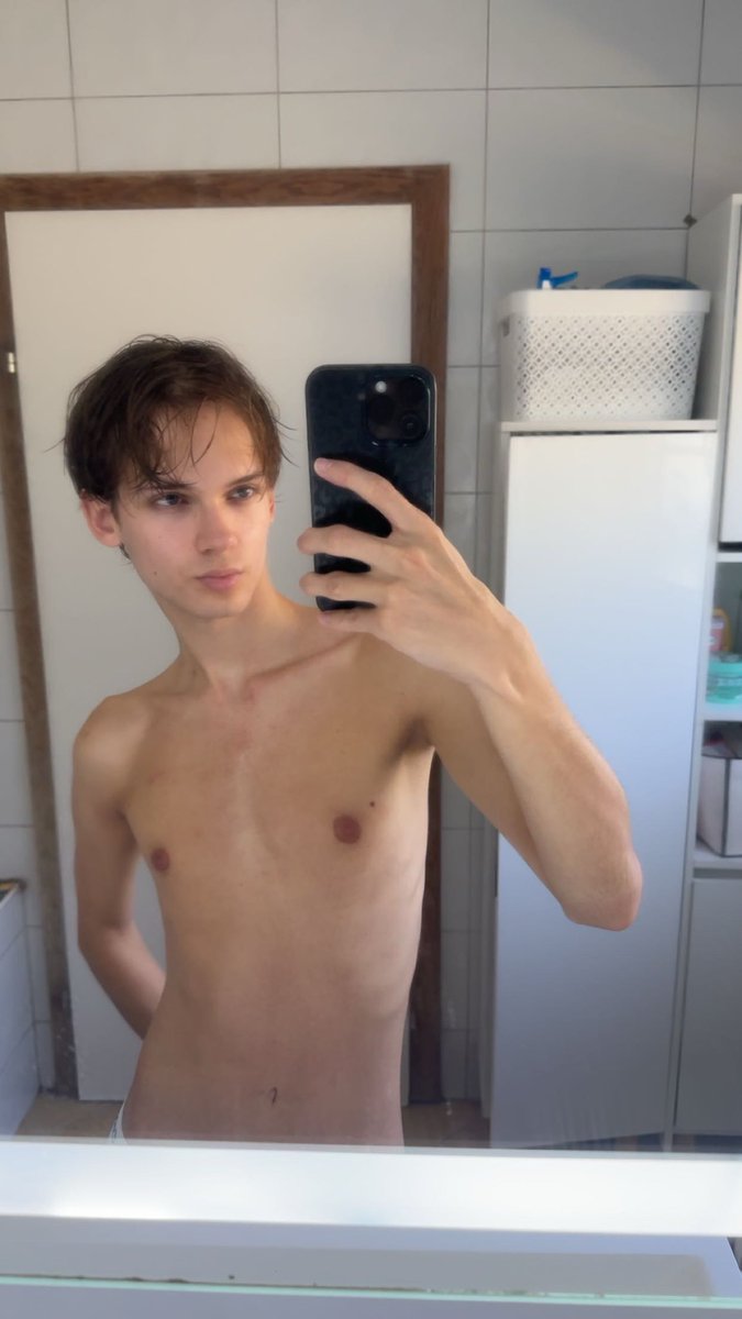 Angelzigx's tweet photo. 1 or 2? https://t.co/uedK04GPWk