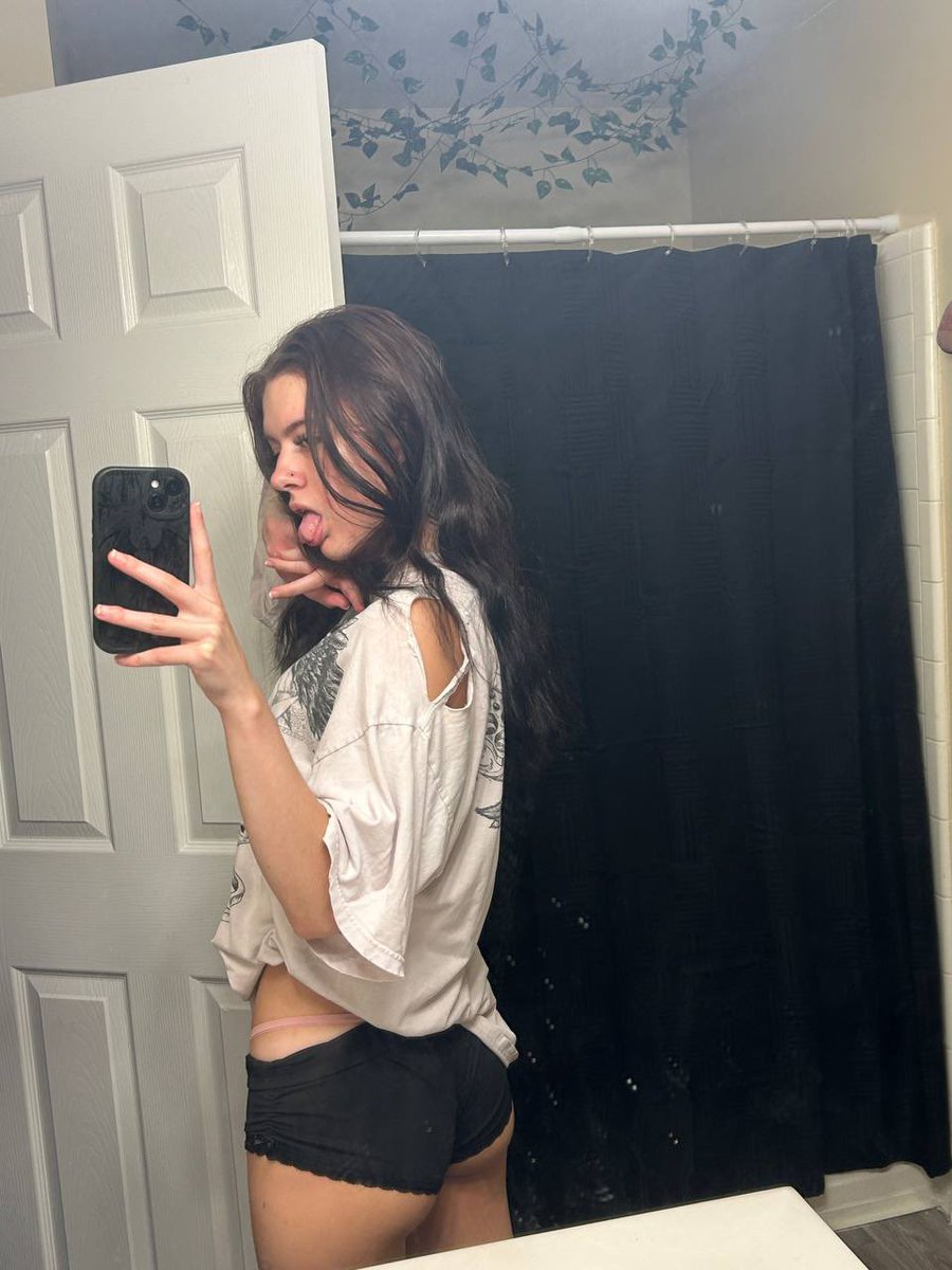 VibesOnlyGirl's tweet photo. dont talk to me unless u want me to obsess over u forever https://t.co/5S1p8ieCId
