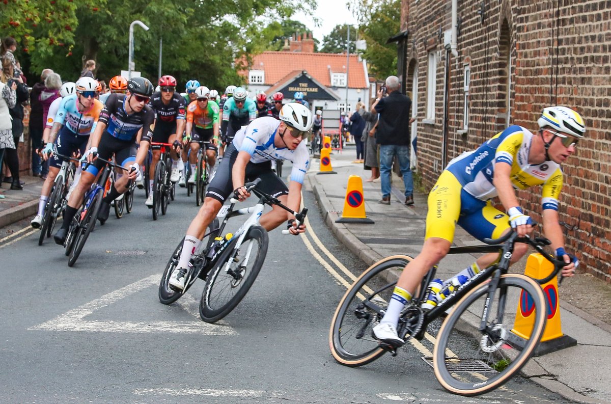 LazloUzala's tweet photo. The 2026 Lloyds Tour of Britain Men - end of Baxtergate  Hedon #LloydsTourofBritainMen #Baxtergate  #Hedon #EastYorkshire #bicycle #race #roadrace @HoldernessNews @SamHawcroft_ @TourofBritain https://t.co/q2Y4BcRCU9