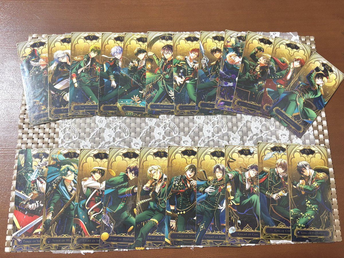 snowsmile_sign's tweet photo. タロット完成しました〜！今日出たエリアスを除いた22枚分！
結構大変だったけど満足🥰
明日には多分エリアスも作る！💪

4枚目の上段が大アルカナ
下段が小アルカナです！

自分用だから許して🙇‍♀️ https://t.co/XgC8JpYxtf