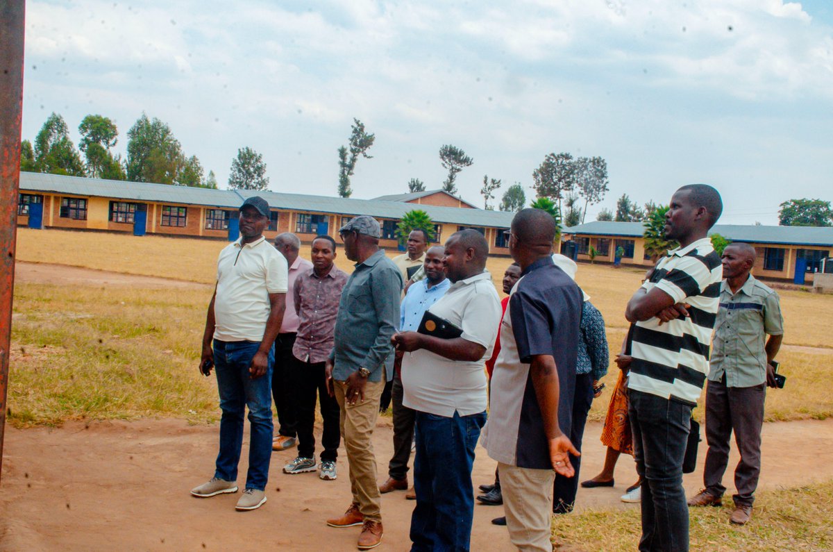 GatsiboDistrict's tweet photo. Uyu munsi, Ubuyobozi bw’Akarere bwakoze igenzura mu bigo by’amashuri abanza n’ay’isumbuye ya Leta n’ay’igenga hirya no hino mu Mirenge, rigamije kureba uko ibyo bigo byiteguye kwakira abanyeshuri baje gutangira umwaka w'amashuri wa 2026/2027, tariki 07 Nzeri, 2026.
@Rwanda_Edu https://t.co/SIMgk9oVqT