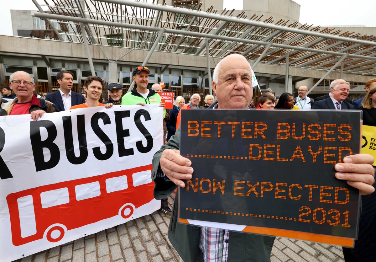 BetterBusesSPT's tweet photo. Thanks to everyone who came to our Scotland Demands Better Buses Rally at the @ScotParl this week 🚍

It was great to see the Transport Secretary @StephenFlynnSNP there 🙌

Please sign our new petition to ensure he helps us to #GetBusFranchisingDone 👇
📝 https://t.co/VNoe1tzJhw https://t.co/Rhg39fcwQZ
