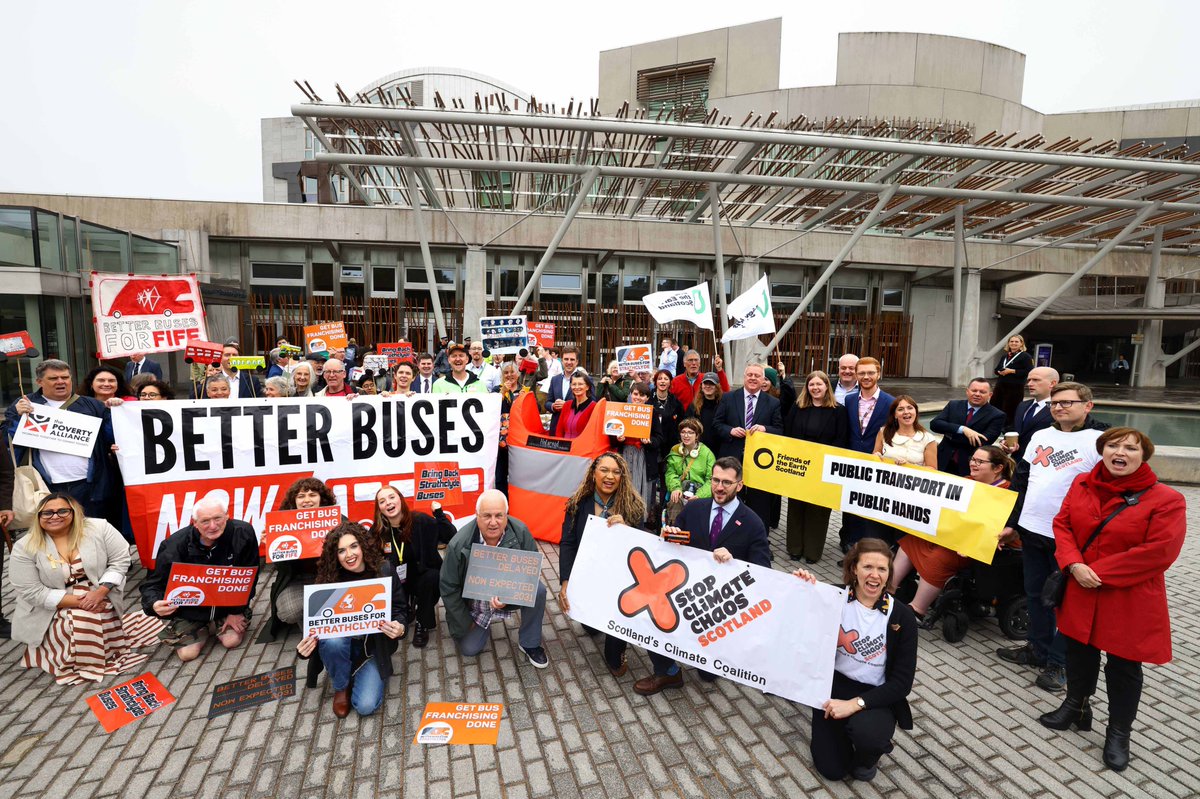 BetterBusesSPT's tweet photo. Thanks to everyone who came to our Scotland Demands Better Buses Rally at the @ScotParl this week 🚍

It was great to see the Transport Secretary @StephenFlynnSNP there 🙌

Please sign our new petition to ensure he helps us to #GetBusFranchisingDone 👇
📝 https://t.co/VNoe1tzJhw https://t.co/Rhg39fcwQZ