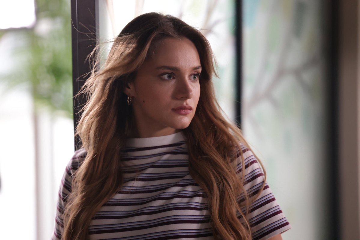 bestofmiray_'s tweet photo. 𝐍𝐞𝐰|| new promotional pictures for Alıkara 

Alıkara premieres on TOD on September 10th 📌

#MirayDaner • #Alıkara https://t.co/TM9dqt18gO
