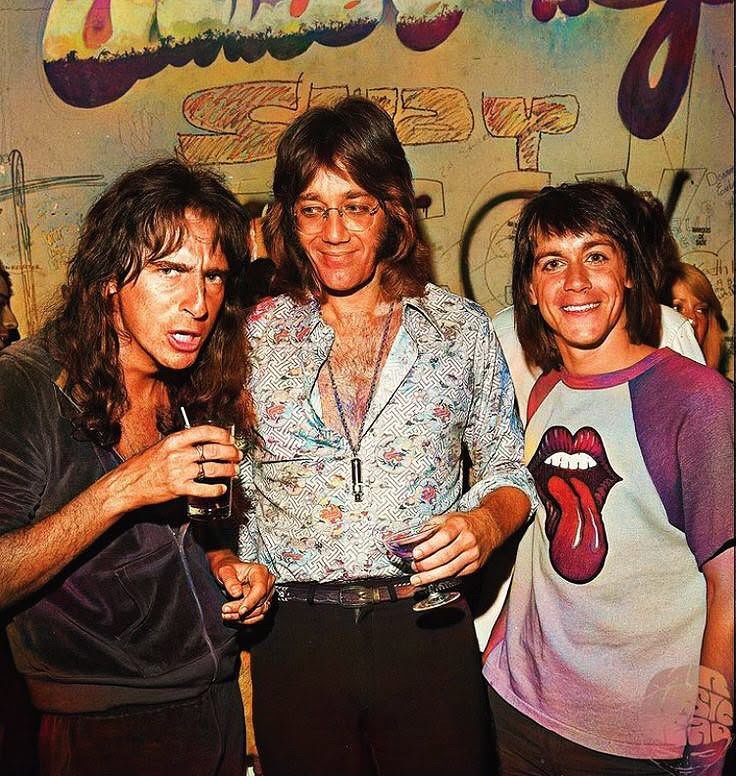 historyrock_'s tweet photo. In 1974, the Whisky A Go-Go on Sunset Boulevard was still the must-visit hangout for any rockstar passing through Los Angeles. 

That year, three very different personalities ended up crossing paths there. Alice Cooper, already a superstar, Ray Manzarek, keyboardist for The Doors, a band that had made history a few years earlier by playing at that very club, and Iggy Pop, the wild force behind The Stooges.

The three represented different layers of the Los Angeles scene: Manzarek came from Morrison’s psychedelic and poetic universe, Cooper had taken rock into the realm of spectacle and theatrical horror, and Iggy embodied the raw, punk energy that was beginning to take shape. Seeing them together in a single photo, drinks in hand, was almost a visual summary of an entire era of California rock.

The Whisky, barely a few years old, had already earned its place as the stage and meeting place that brought together all these generations of Los Angeles rock.