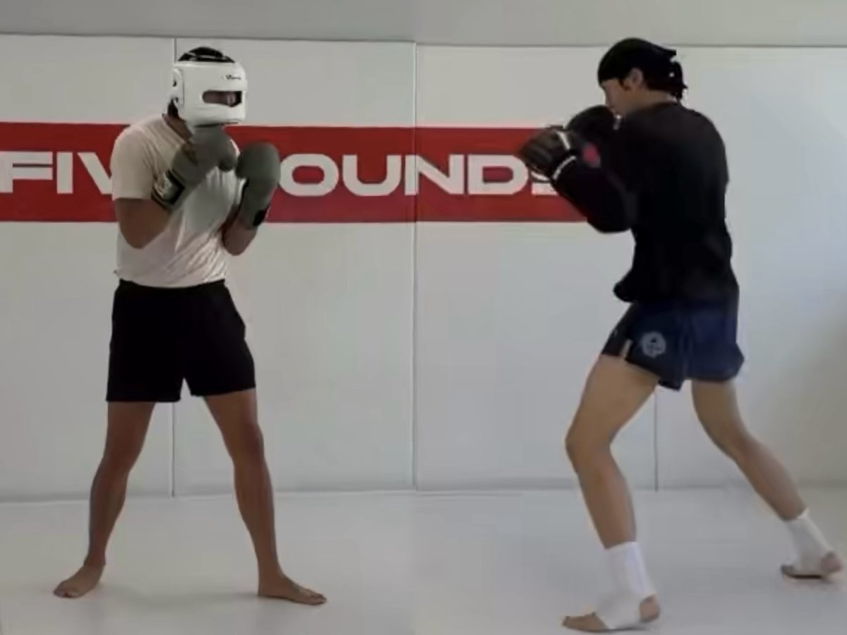 bbjornravv's tweet photo. Sumpah, nothing is impossible woi juchu 😭😭 tolong boxing bareng https://t.co/nN9o6u26I5