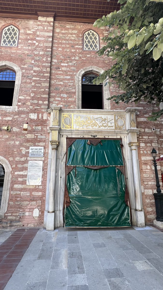 IsmailogluF's tweet photo. The Arab Mosque, Karaköy, Istanbul. Built in 715 CE by the Muslim army led by Maslama ibn Abd al-Malik, it is where the first call to prayer was heard over Byzantine Constantinople. https://t.co/kQWfxGUiNC