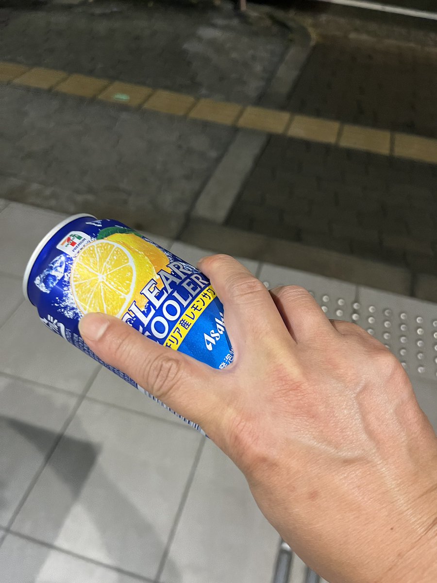 distma69's tweet photo. いまホームで高校生が抱き合ってチューしてたっ😚 https://t.co/CEdzUhfYZT