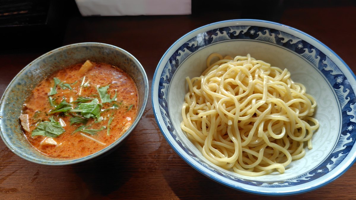 maripo172's tweet photo. 今日のお昼はエビ辛付け麺。
サービスで大盛でも同じ値段だがこの前の味噌カツでお腹が苦しくなったんで並にした。
大盛でも行けた🦆 https://t.co/uhNtbqKrrJ