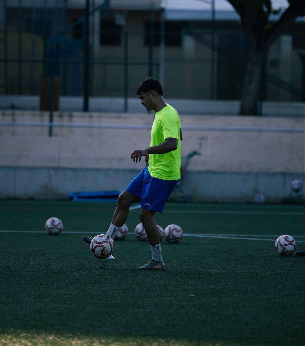 CDBinissalem's tweet photo. 𝗜𝗻𝘁𝗲𝗻𝘀𝗶𝘁𝗮𝘁👊🏼

Darrer entreno abans de visitar Na Capellera, vamos ASSULES💙

#SempreBini #BiniPower #FamiliaAssul https://t.co/zmuw0mPMK4