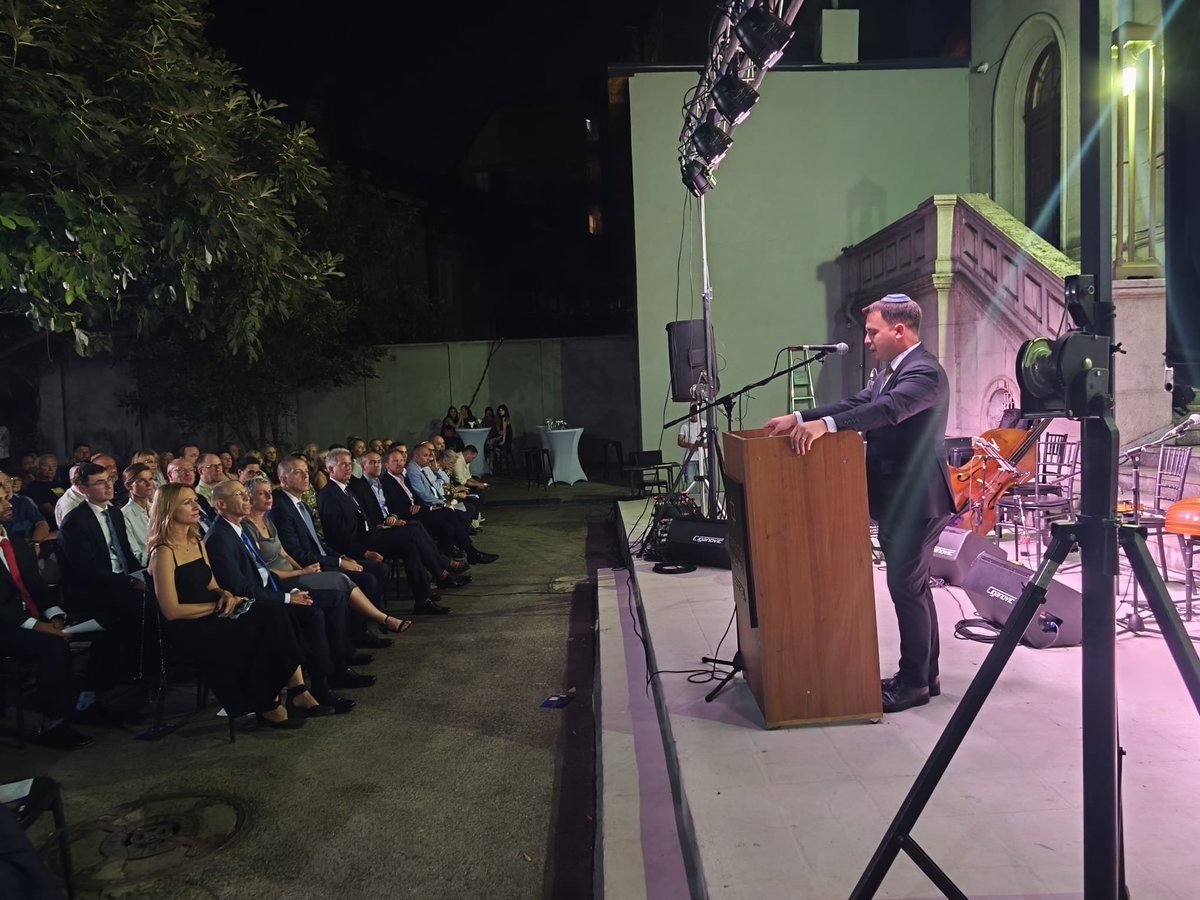 IsraelinSerbia's tweet photo. Ambasadorka Izraela u Srbiji @AvivitBarIlan  i zamenik ambasadorke @OzNackar  imali su čast da prisustvuju svečanosti povodom obeležavanja 💯 godina Beogradske sinagoge Sukat Šalom.

Već čitav vek , Beogradska sinagoga predstavlja simbol trajnog prisustva jevrejske zajednice i njenog doprinosa kulturnom i društvenom životu Srbije, a želimo da tako bude i u budućnosti.
Čestitamo veliki jubilej! 🇮🇱🇷🇸