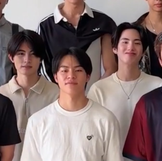 lnwpart's tweet photo. ภูยืนข้างยัยน้อง = 😏
/อยู่อย่างงั้นแท้ 5555555555555555555 https://t.co/k2qO3Em0H2