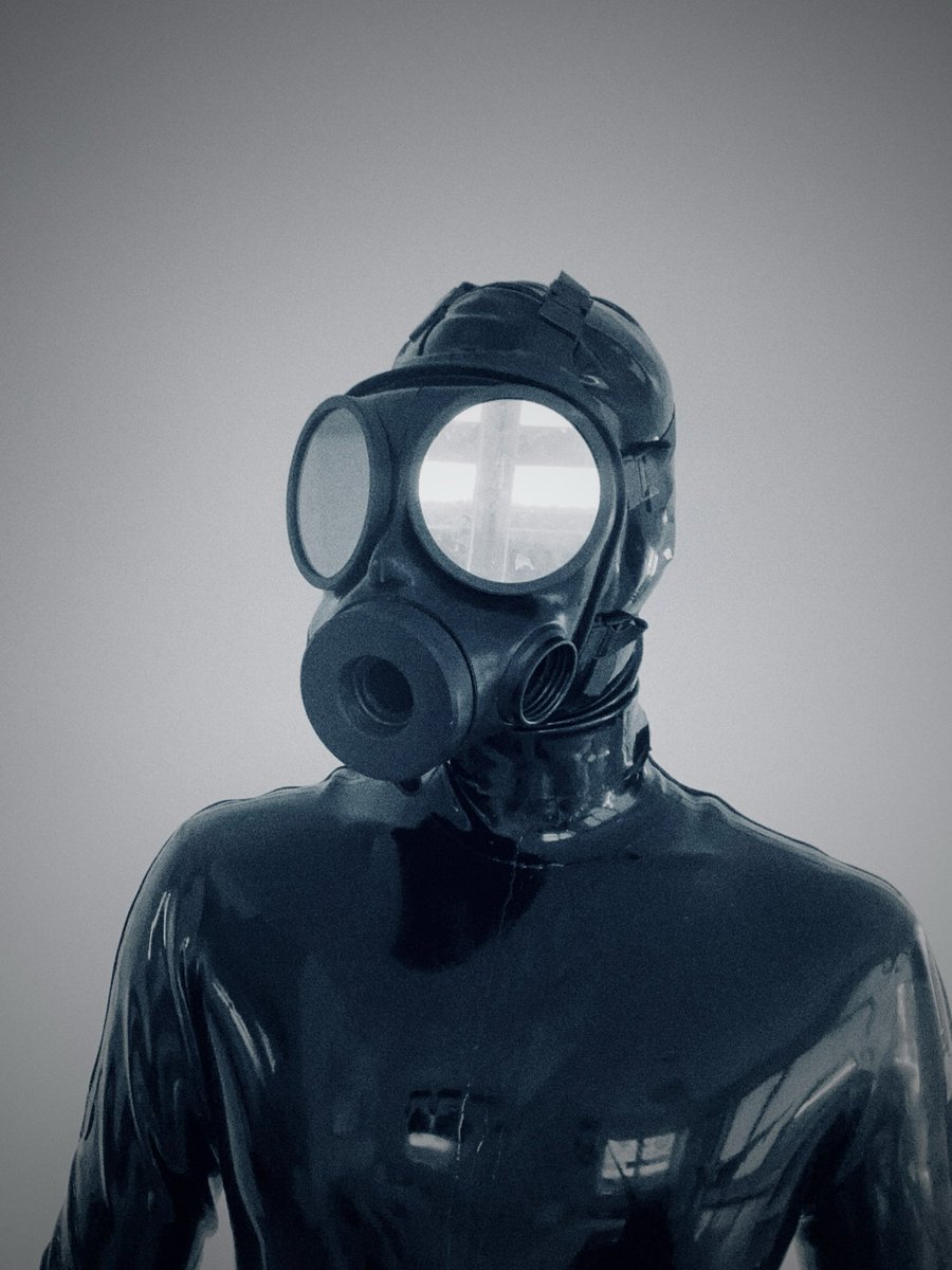 RubGimpScarlet's tweet photo. Caught in monochrome 

#Rubber #RubberFetish #RubberBoy #RubberGear #Latex #LatexFetish #Fetish #FetishFashion #Kink #Kinky #BlackAndWhite #Monochrome #Grainy #DarkAesthetic #DarkDesires #BadIntentions #Tease #LeatherAndRubber #RubberAddict #Kinkster https://t.co/nnRlfvBi0N