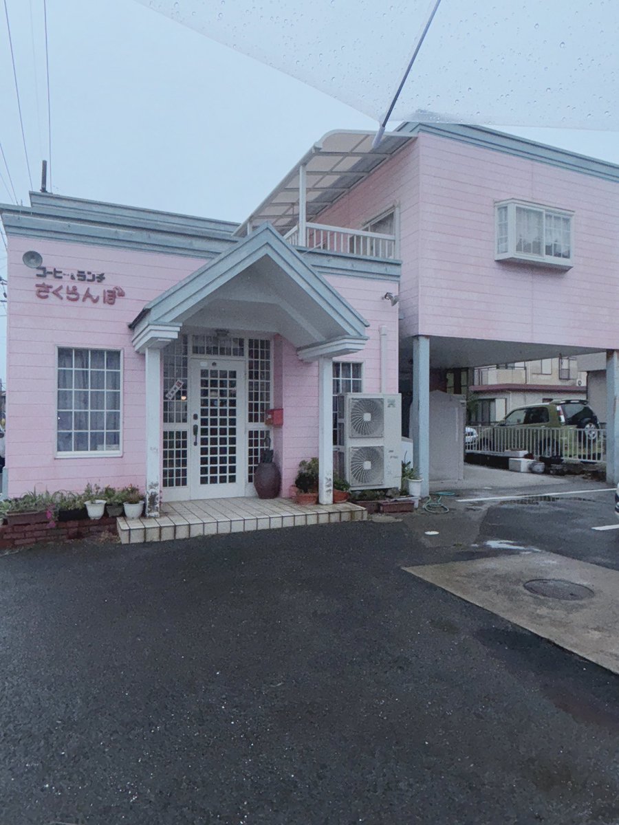 HeartbreakInkya's tweet photo. 雨の日、喫茶店。🌧️ https://t.co/5GfWoTyRM8