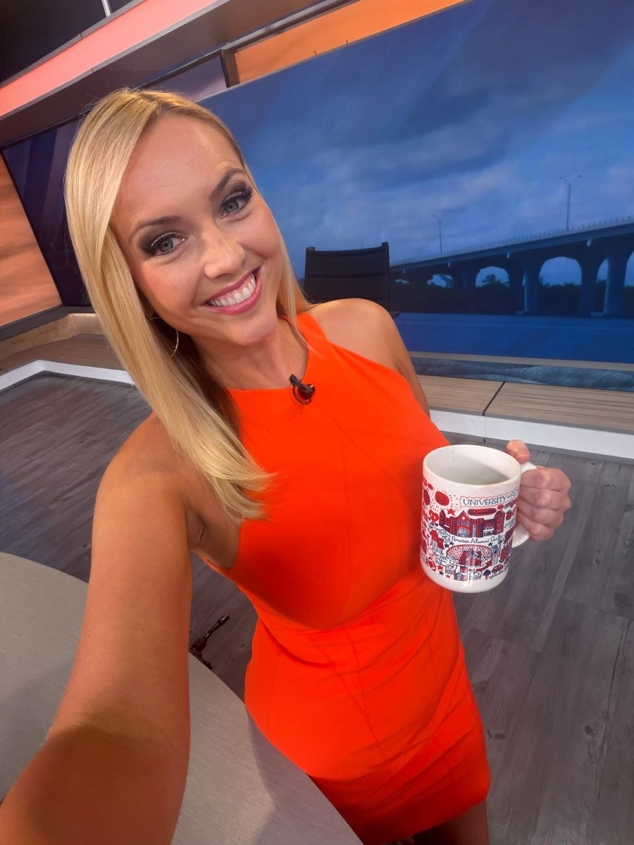 SamCBS12's tweet photo. Reppin’ the Gator orange on this Friday morning! UF takes on FAU tomorrow night in their home opener! 🐊 https://t.co/DzYzzdhITu