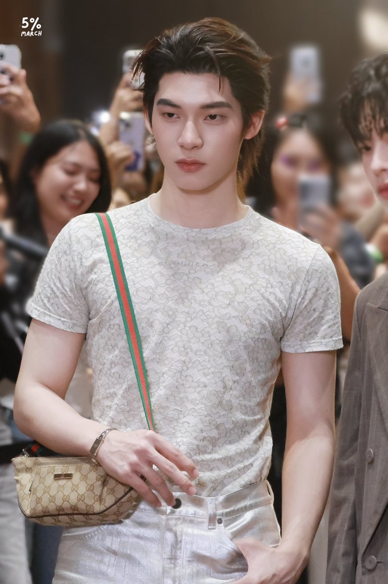 5percentmarch's tweet photo. —• 04092026

น้องตี๋ลุคนี้พ้มแพ้ทุกอนู ขอบคุณที่เกิดมาหล่อขนาดนี้ให้พ้มได้ชื่นชมความหล่อ ✨🫶🏻

TEETEEPOR NEW ERA WITH GUCCI

#GucciPrimaveraxTeeTeePor
#GucciPrimavera
#twnpich https://t.co/z5E67eUmCc