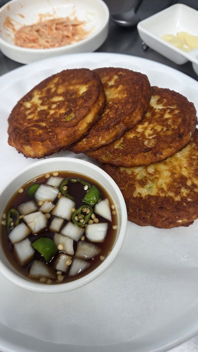Spud_Hojo's tweet photo. 오늘은 희야네 쭈꾸미!
@nyanyanyan54576 인테리어랑 맛이 변했어... https://t.co/3g0lvJtzUi
