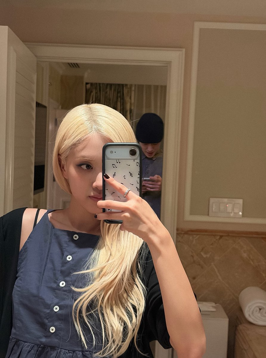 amoureveurrr's tweet photo. blame eros — behind the curtain

🔗 https://t.co/NZmzaMK9ts https://t.co/AJvVCscjtE