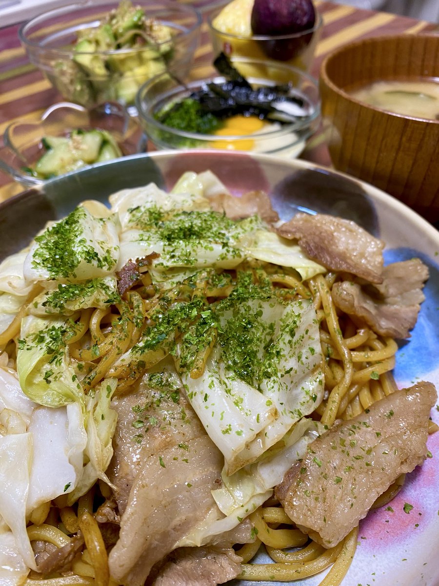 ak07_ma08's tweet photo. 本日の晩ごはん

◯焼きそば
◯瓜の酢の物
◯山芋とろろ
◯アボカド茗荷サラダ
◯瓜と大根のお味噌汁
◯いちぢくとパイナップル

#晩ごはん #夜ごはん #おうちごはん #自炊 https://t.co/cbi721ebWy