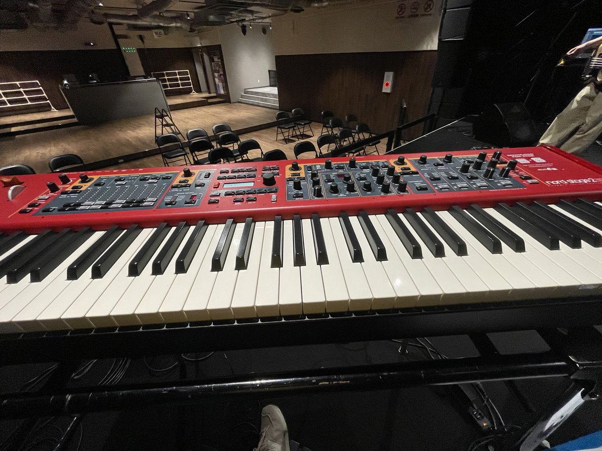 ikupo213's tweet photo. いよいよ今週末のワンマンライブに向けた最後のゲネが終わりました！
９月６日にThe Hey Songに復帰します！

@The_Hey_Song_jp 

復帰が決まってから、メンバーの皆とこの日のために沢山準備して来ました！
懐かしい曲の音合わせから、変化や進化もあって
色んな想いで沈みそうです。

過去、今、そして未来につながってゆくワンマンライブ。
自分にとっても大きなターニングポイント。

お見逃しなく！しばし大切なお時間をご共有願います🤲🌼

��だ立ち見席のみ販売してます✨

🎫https://t.co/Qa2y49xCeJ