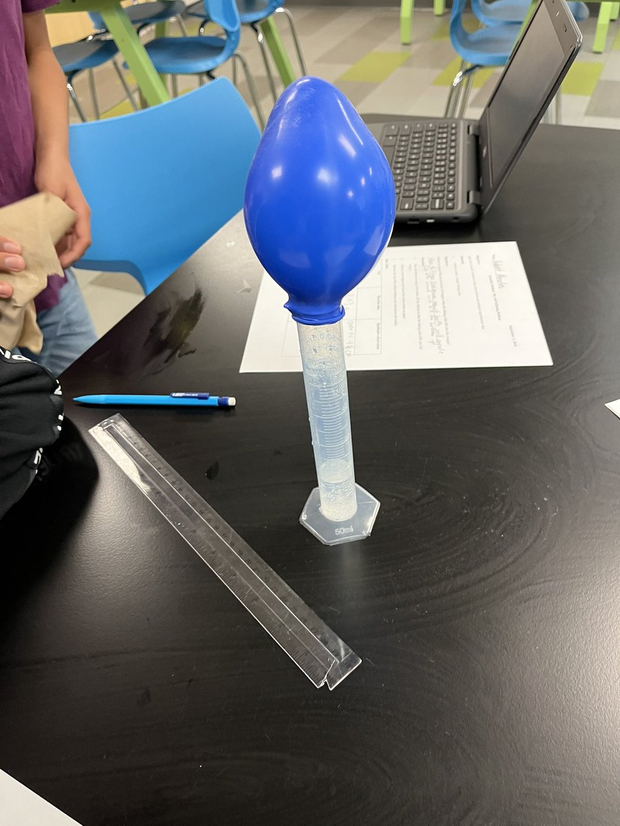 dailystem's tweet photo. Hey teachers, have you done the “put vinegar in a cylinder, put baking soda in a balloon, attach it to the cylinder, tip up the balloon & watch it inflate”
Upscale it by having students:
✅Use a scale & test different amounts of soda
✅Use flexible tape measure & find balloon circumference
✅Switch soda & vinegar location