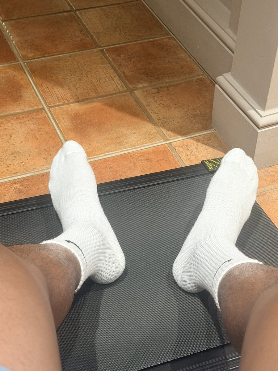 MasterMarcus30's tweet photo. Did you miss me? #findom #cashcunt #paypig #feet #alpha #footmaster https://t.co/VhEuridWjA