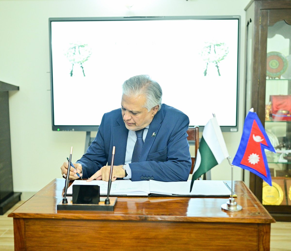 ForeignOfficePk's tweet photo. Deputy Prime Minister/Foreign Minister Senator Mohammad Ishaq Dar @MIshaqDar50 visited the Embassy of Nepal in Islamabad today and signed the Condolence Book opened in memory of those who lost their lives in the devastating floods and landslides in Nepal.

The DPM/FM conveyed his heartfelt condolences to the bereaved families and expressed Pakistan’s solidarity with the Government and people of Nepal. He noted that climate change is having a disproportionate impact on countries of the region, with severe consequences for lives, livelihoods and infrastructure.

He prayed for the departed souls, the swift recovery of the injured, and the safety of those still missing. Reaffirming Pakistan’s support for Nepal’s relief and recovery efforts, he conveyed Pakistan’s readiness to extend all possible assistance in overcoming the consequences of this natural calamity.