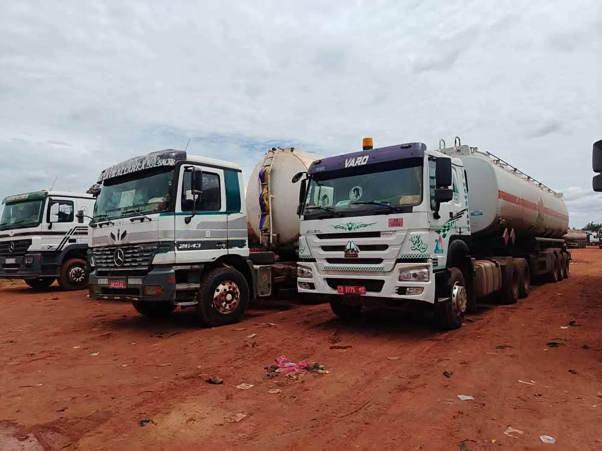 Layla118174541's tweet photo. 🇲🇱 MALI : NOUVEAU CONVOI DE CARBURANT SOUS ESCORTE DES FAMa
Un nouveau convoi de carburant est arrivé le 3 septembre 2026 dans les régions de Dioïla et Ségou, sous escorte des Forces armées maliennes (FAMa).
#DGCC https://t.co/Uhi3vlVCCI