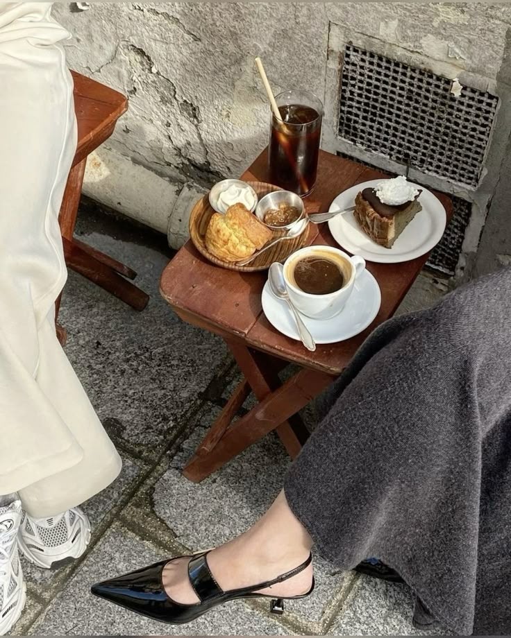 UlrikeCalumag's tweet photo. A few things that made the biggest difference: I lowered the bar to start. Instead of "finish the project," it's "work for five minutes." Starting is usually the hardest part https://t.co/n5cflGSy38