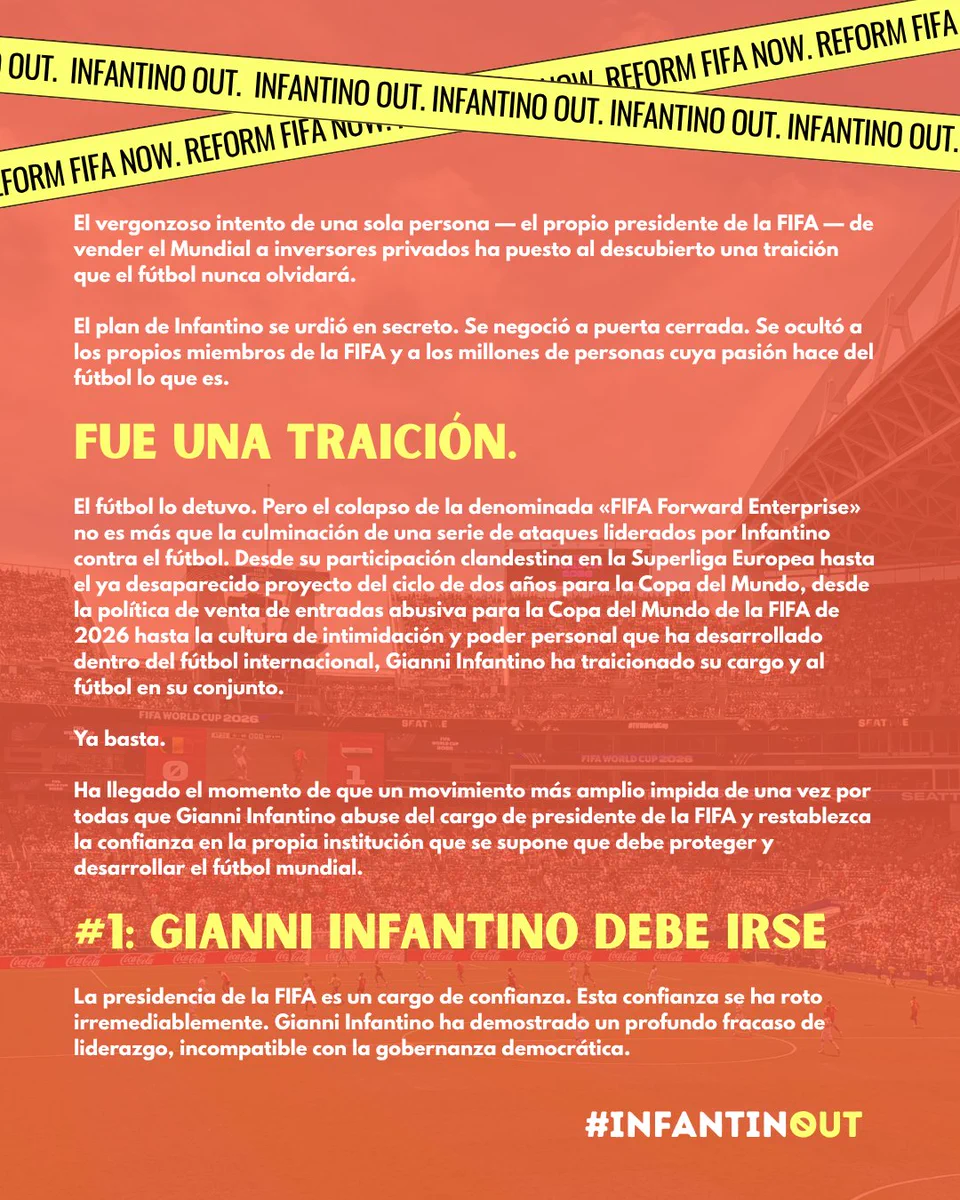 Gráfico de campaña en rojo con cintas amarillas de advertencia que dicen «Infantino Out» y «Reform FIFA Now». El texto afirma «Fue una traición» y destaca la demanda «#1: Gianni Infantino debe irse», criticando su gestión y exigiendo su dimisión. Incluye el hashtag #INFANTINOUT.
