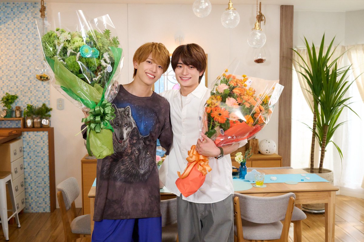 oricon's tweet photo. ACEes深田竜生＆浮所飛貴、涙のクランクアップ💧
⠀
初主演を完走して感謝
💐「この作品、この現場で本当によかった」
https://t.co/dhlSaKqC0H
⠀
#夏雲嵐　@oshidoraEX https://t.co/uYDcvHwRhZ